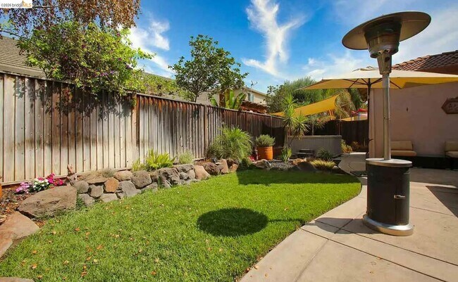 Building Photo - 3251 Lookout Point Loop