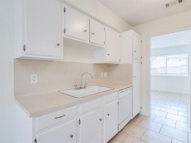 Building Photo - 3404 Willowrun Cove