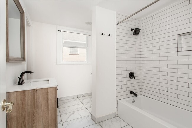 Building Photo - 5406 Worth St