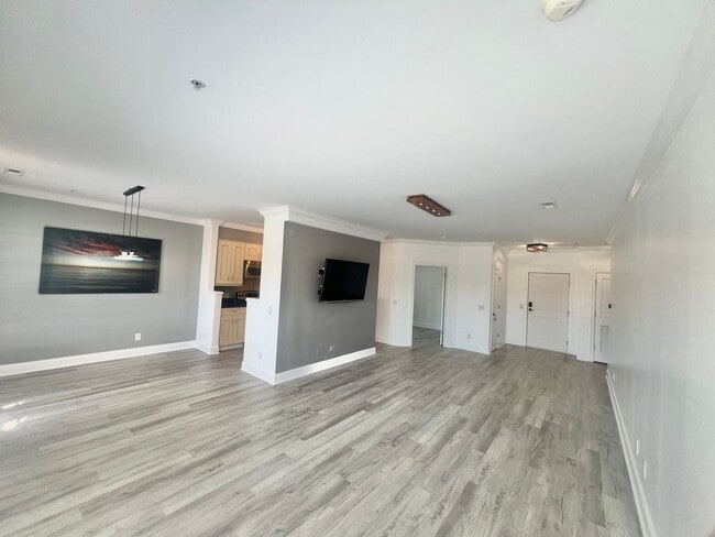 Building Photo - RENT SPECIAL! Mayfaire Townview 3rd floor ...