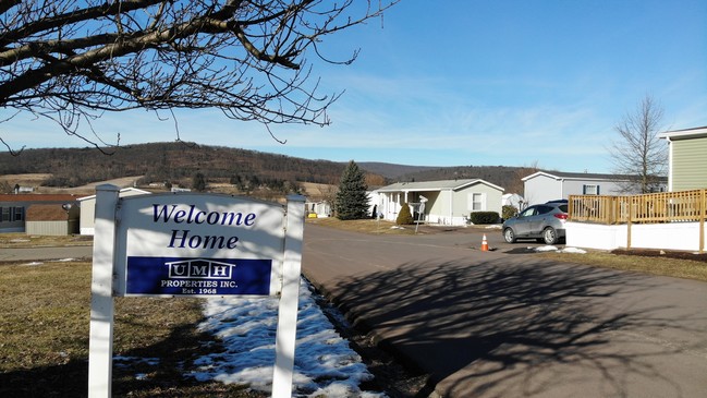 Primary Photo - Brookside Village