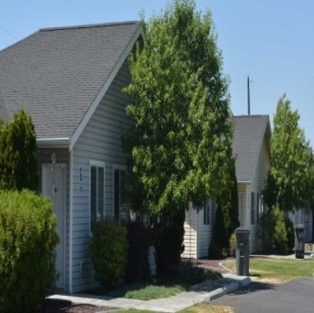 Primary Photo - Pershing Apartments