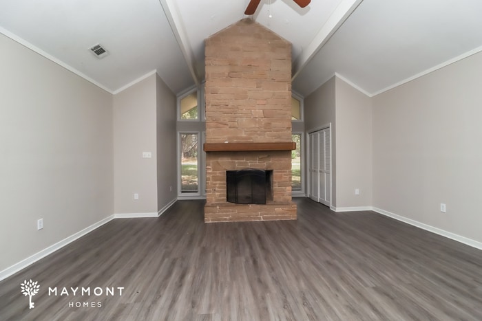 Building Photo - 523 Rusk Dr