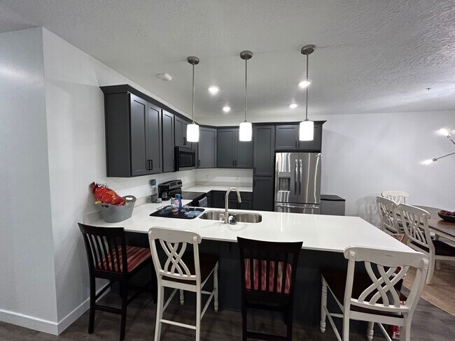 Building Photo - 891 S 2300 E