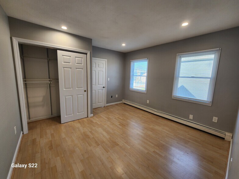 bedroom#1 - 20 Pleasant St