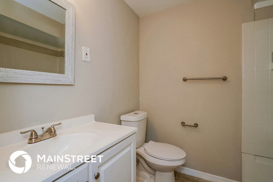 Building Photo - 1219 Thompson Ave