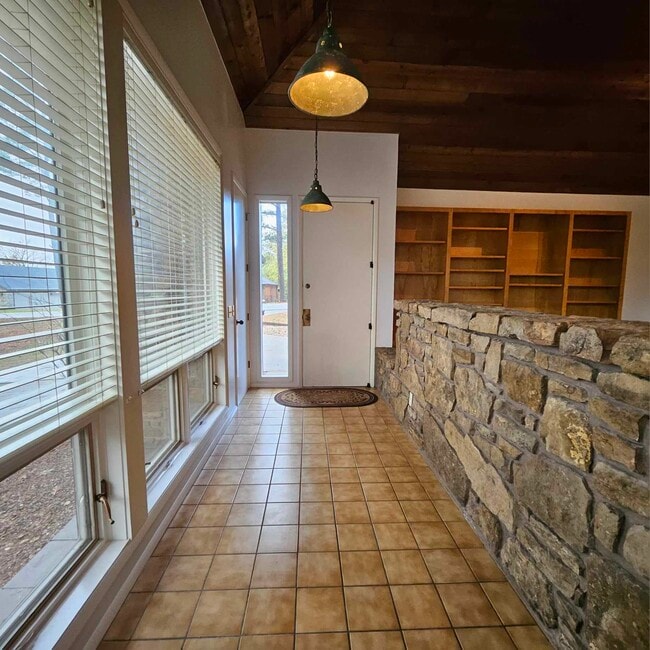 Building Photo - 81 Kincardine Dr