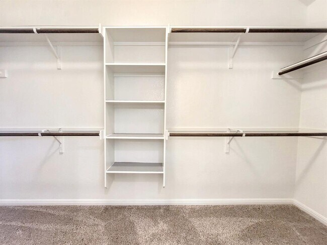 Building Photo - 610 Hereford Lp