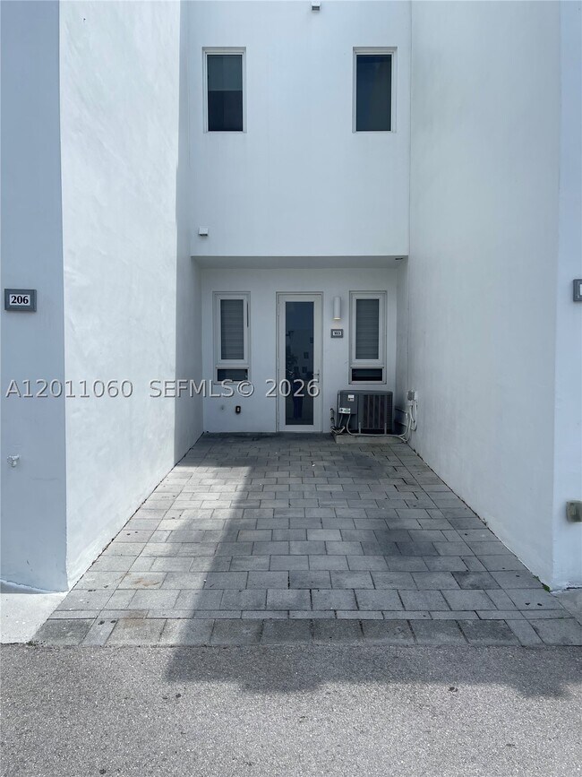 Building Photo - 10245 NW 63rd Terrace