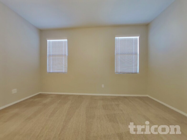Building Photo - 30900 W Picadilly Rd
