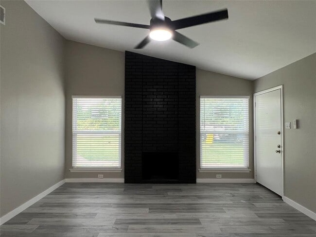 Building Photo - 10510 Little Pebble Dr