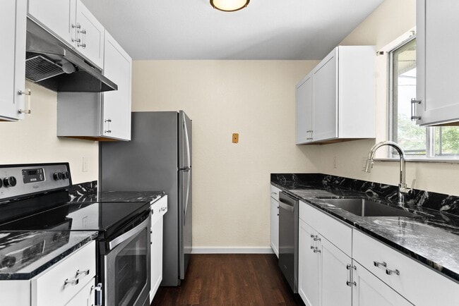 Building Photo - 2013 Hinkle Ave