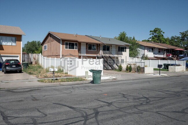 Building Photo - 1425 Mandalay Rd W