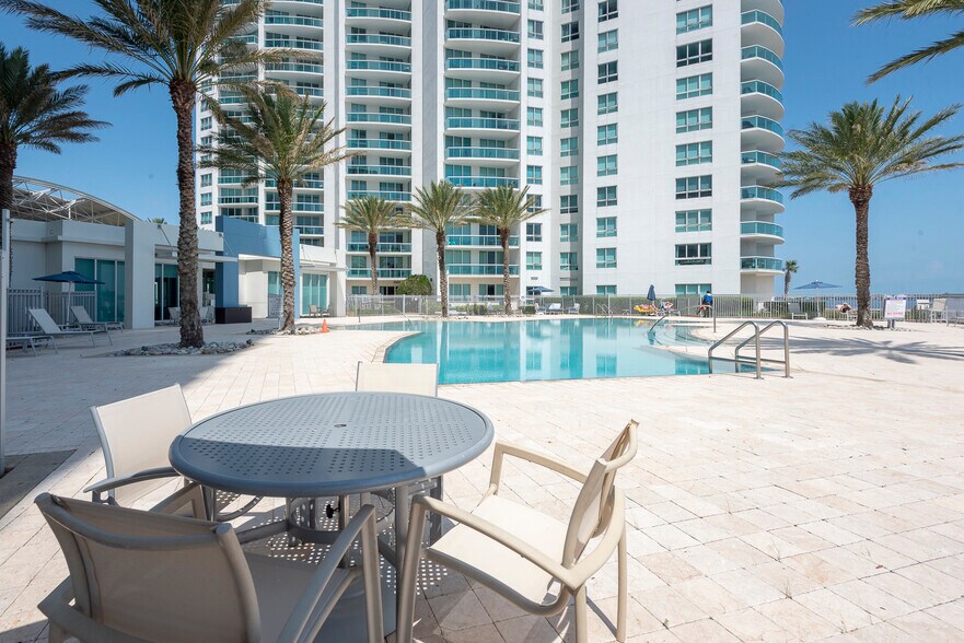 Building Photo - 231 Riverside Dr