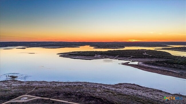 Building Photo - 1135 Parkview Dr