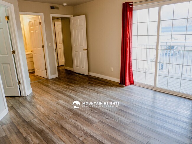 Building Photo - 26 W 7500 S