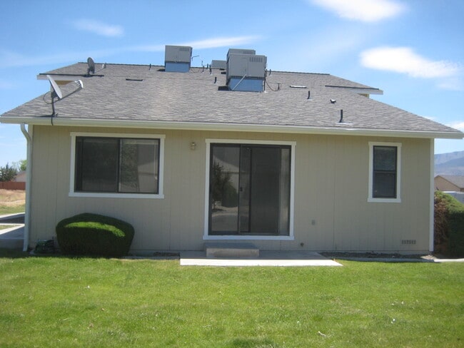 Building Photo - 340 Sweetwater Cir