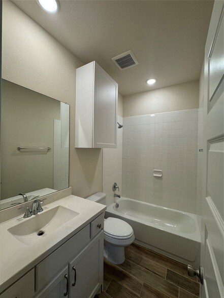 Building Photo - 504 Evergreen Rd