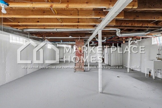 Building Photo - 19818 Fenmore St