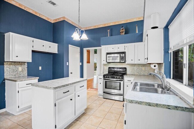 Building Photo - 22 S Rain Forest Ct