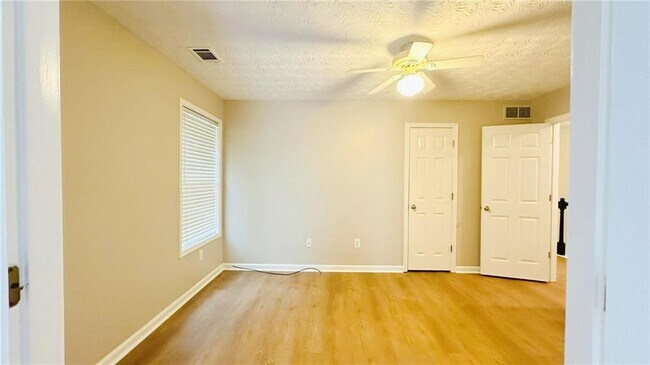 Building Photo - 2321 Clipper Ln