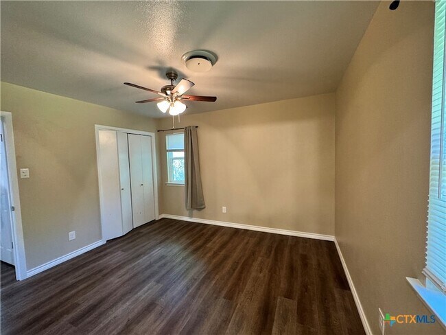 Building Photo - 1704 Harley Dr