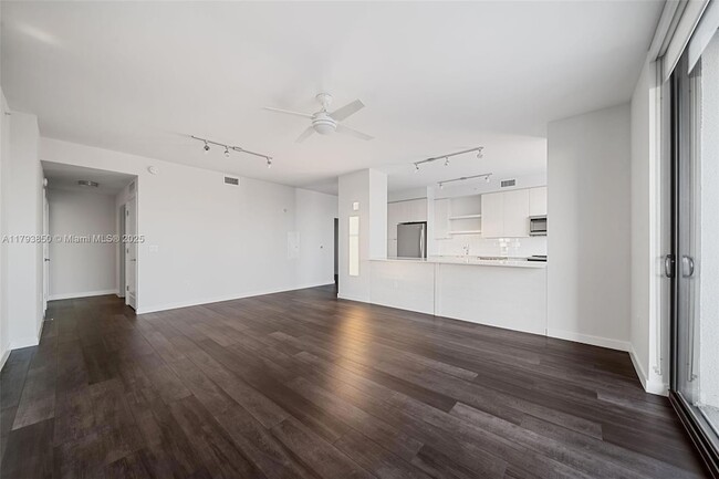 Building Photo - 555 NE 8th St