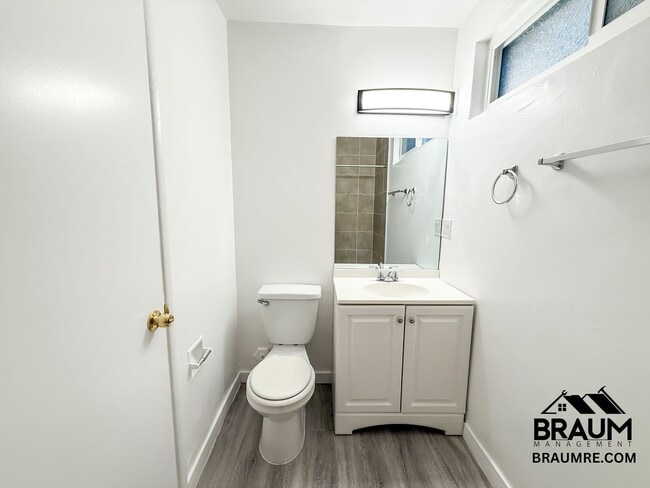 Building Photo - 15546 Vanowen St