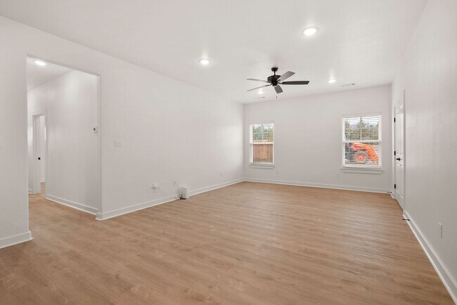 Building Photo - 8700 Cantera Dr