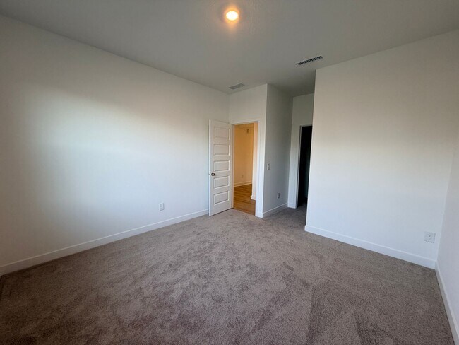 Building Photo - 936 Shadow Dr