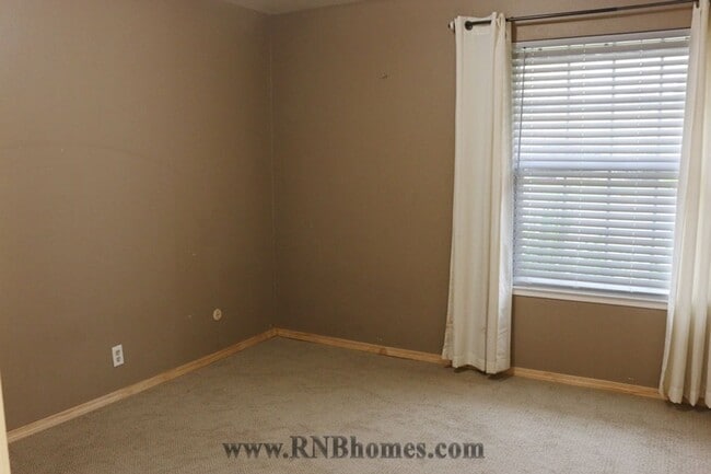 Building Photo - 2540 El Burlon Cir