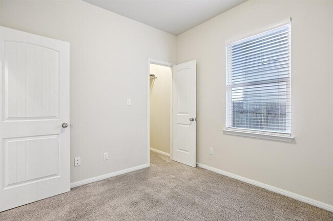 Building Photo - 174 Friendship Oak Dr