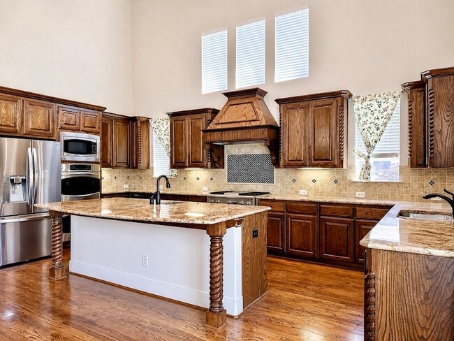 Building Photo - 7304 Meadow Glen Dr
