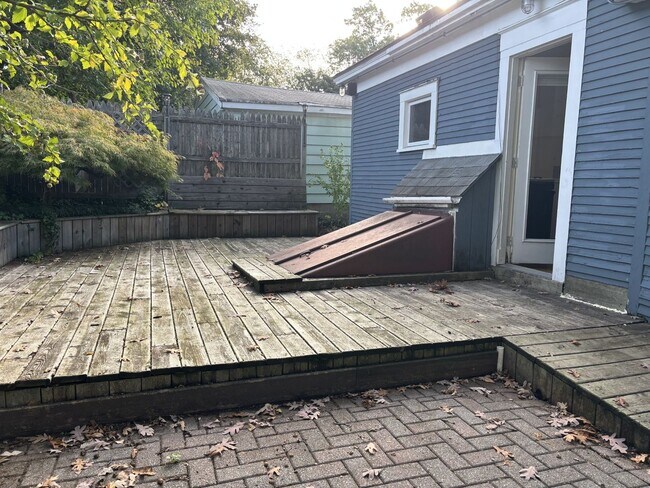 Building Photo - Charming Alger Heights home available now