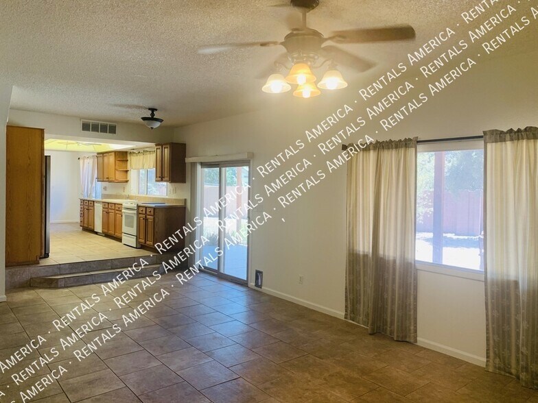 Building Photo - 2723 S Estrella Cir