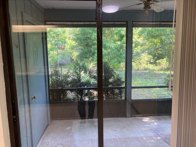 Building Photo - 2 Bedrooms/2Baths