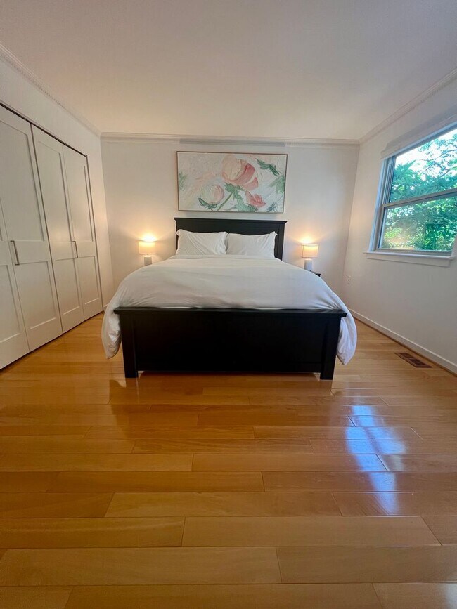 Building Photo - Luxurious 3-Bedroom Townhome in Fairmount!...