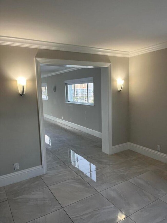 Building Photo - 155 Yacht Club Dr