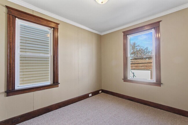 Building Photo - Spacious Single Family Home In York City!