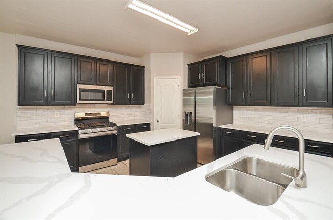 Building Photo - 2707 Roaring Oaks Ln