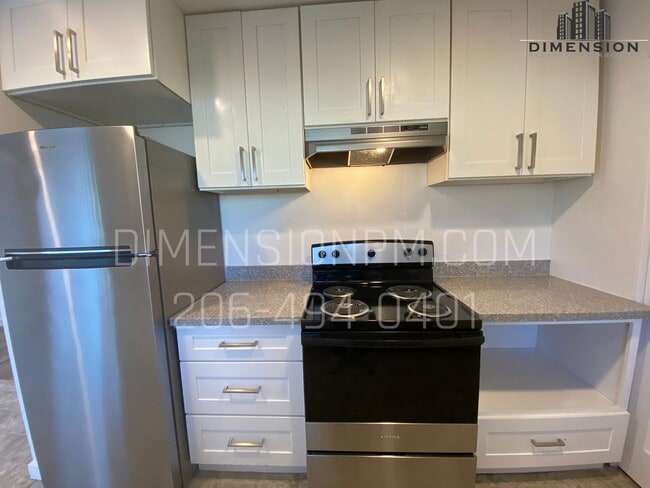 Building Photo - Ready to Move in Refreshed Ramber!