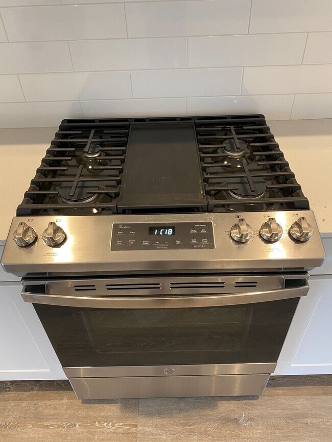 Building Photo - Modern 3 Bedroom, 3 Bath Townhome with 2-Car Garage!