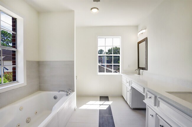 Building Photo - 12818 Chamberlain Dr