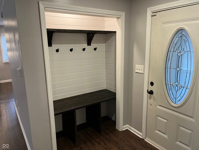 Building Photo - 627 San Carlos Dr