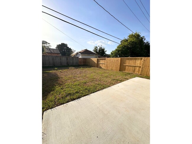 Building Photo - 7710 Darnay Dr