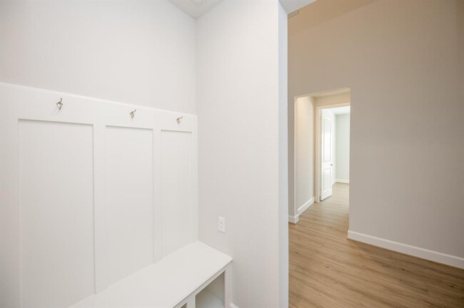 Building Photo - 29819 Breezy Pnes Lp