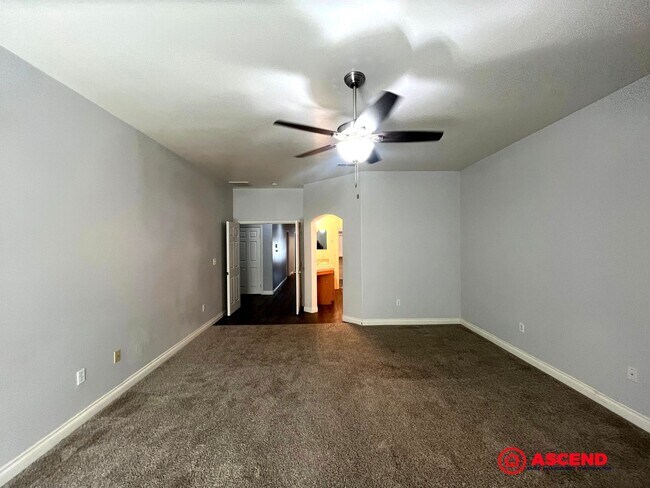 Building Photo - Beautiful 4 Bedroom Home in the Southwest!