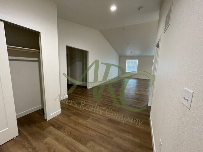 Building Photo - 968-970 S Coral Pl