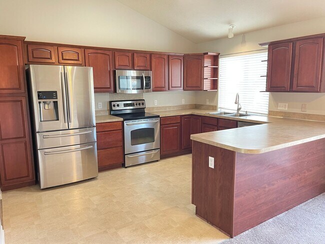 Building Photo - Comfortable 3-Bedroom Home in Desirable Millard West Area - $2,095