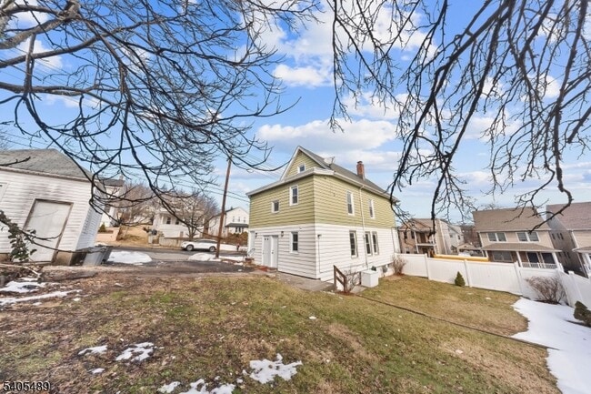 Building Photo - 437 Morrissee Ave